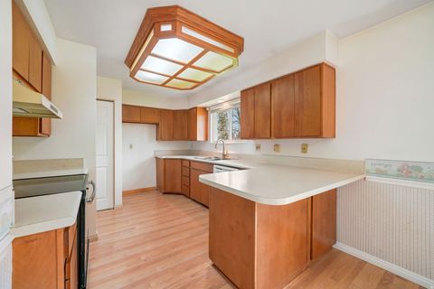 Tiny photo for 1626 HEATHER DR, Layton, UT 84040 (MLS # 2147150)