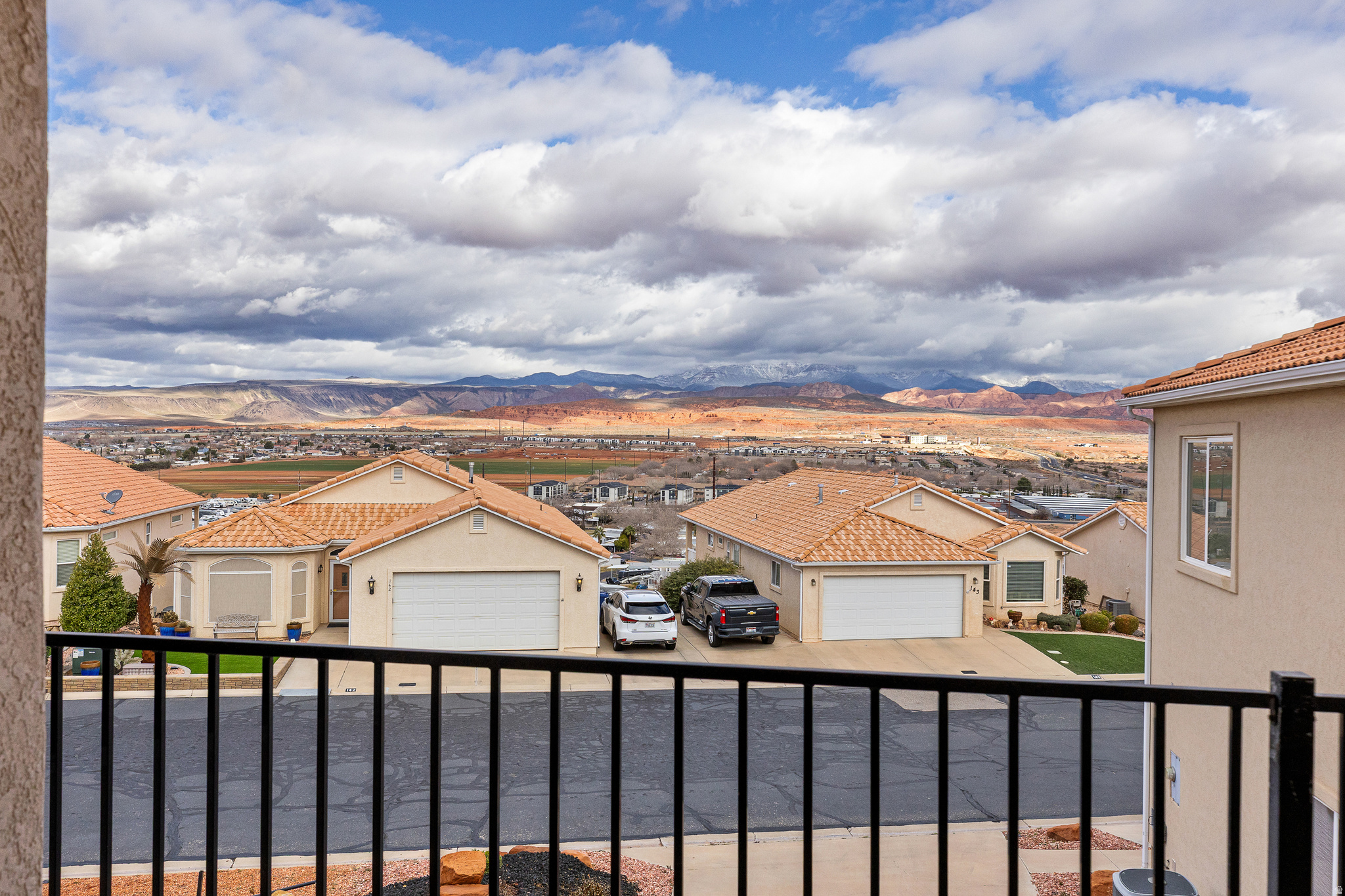 RIDGEPOINTE - Residential