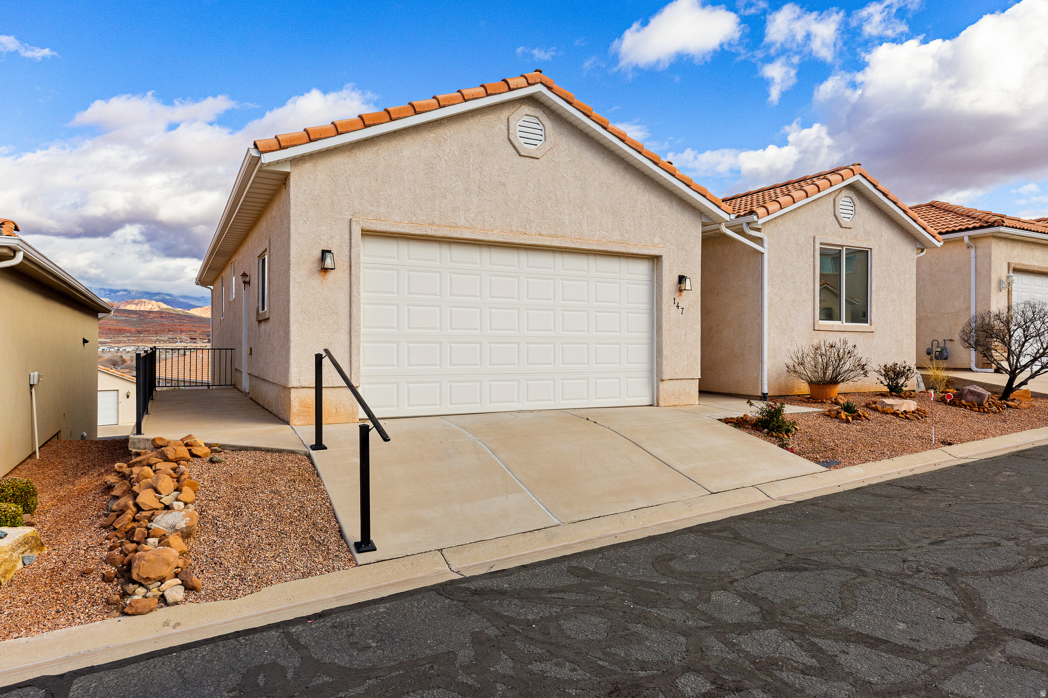 RIDGEPOINTE - Residential