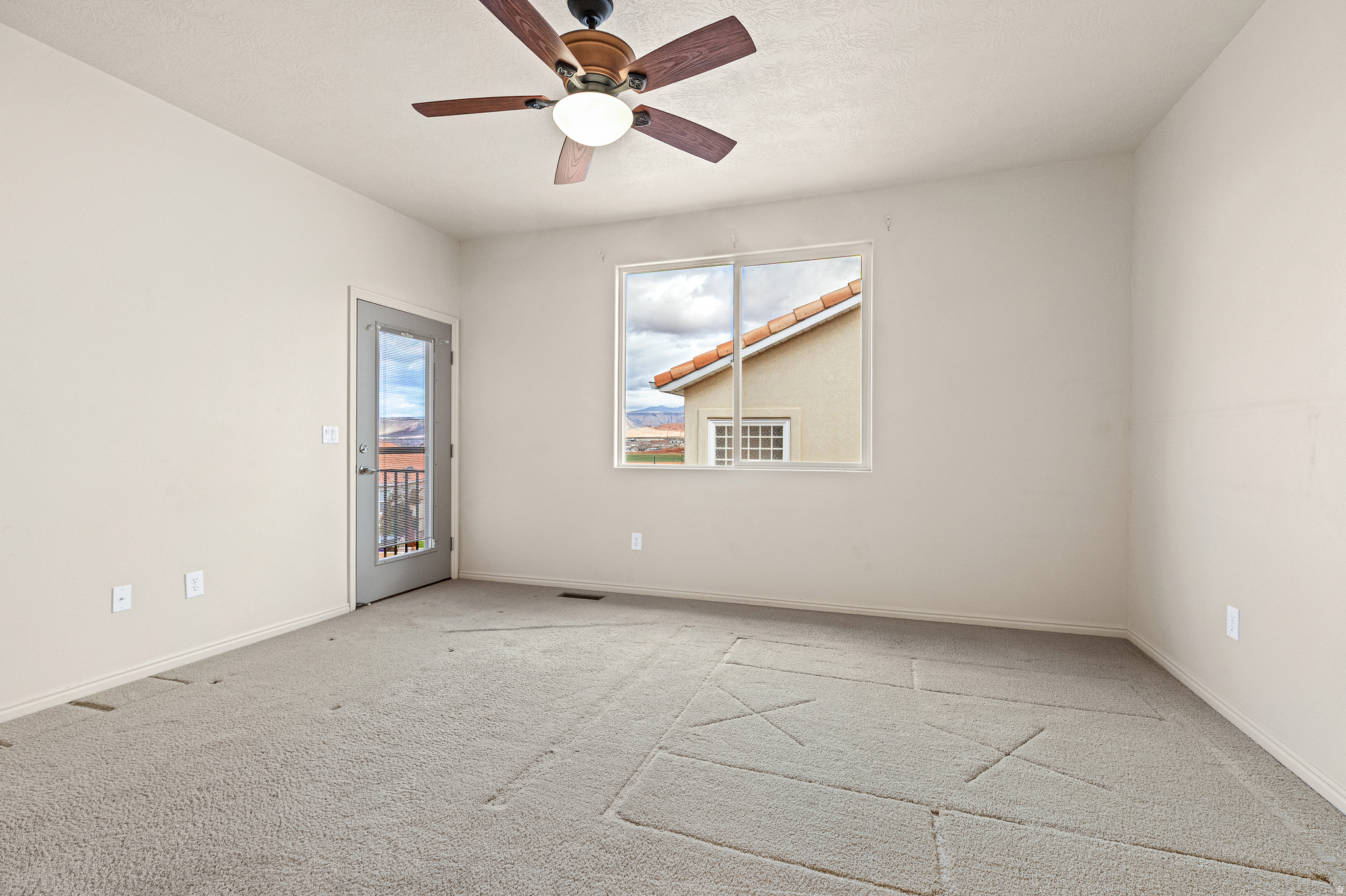 RIDGEPOINTE - Residential