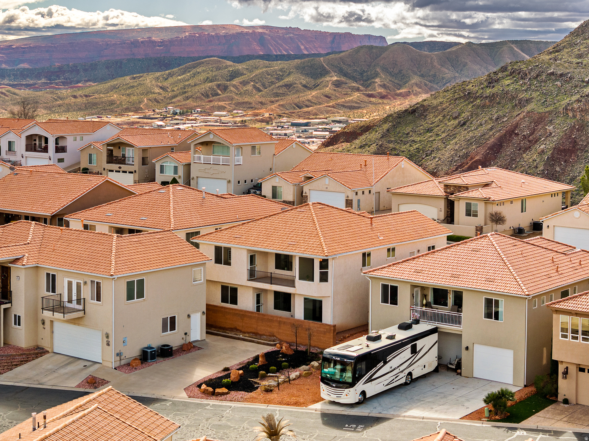 RIDGEPOINTE - Residential