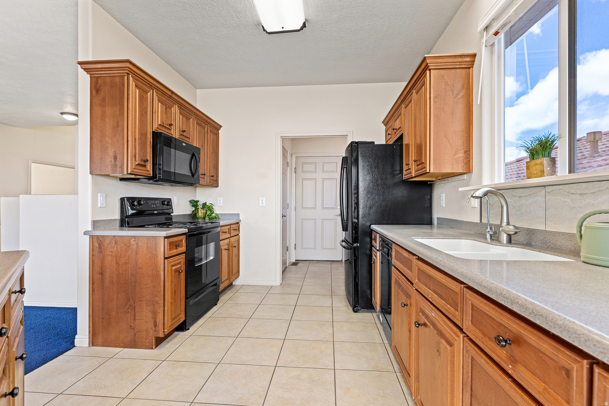 RIDGEPOINTE - Residential