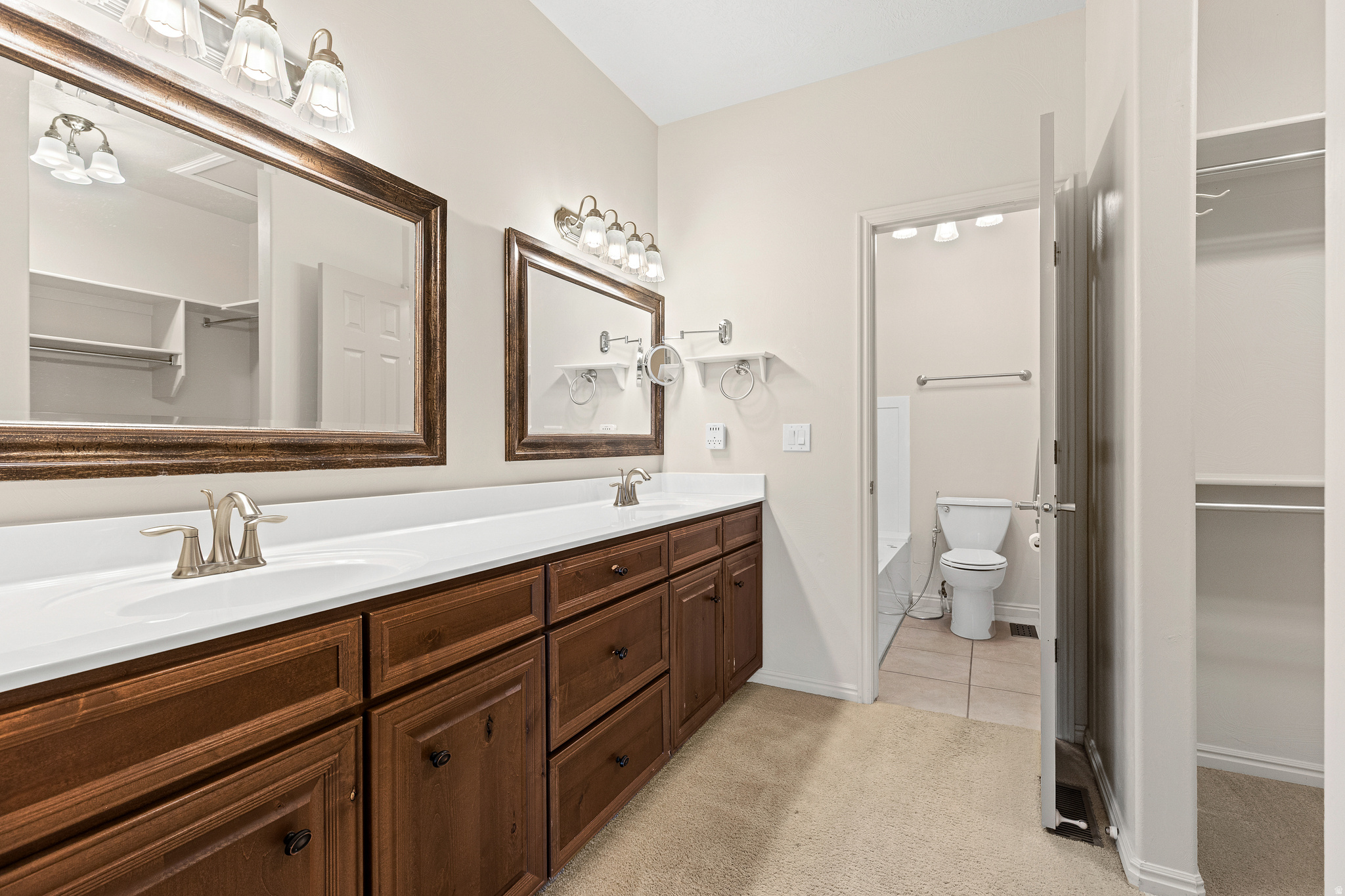 RIDGEPOINTE - Residential