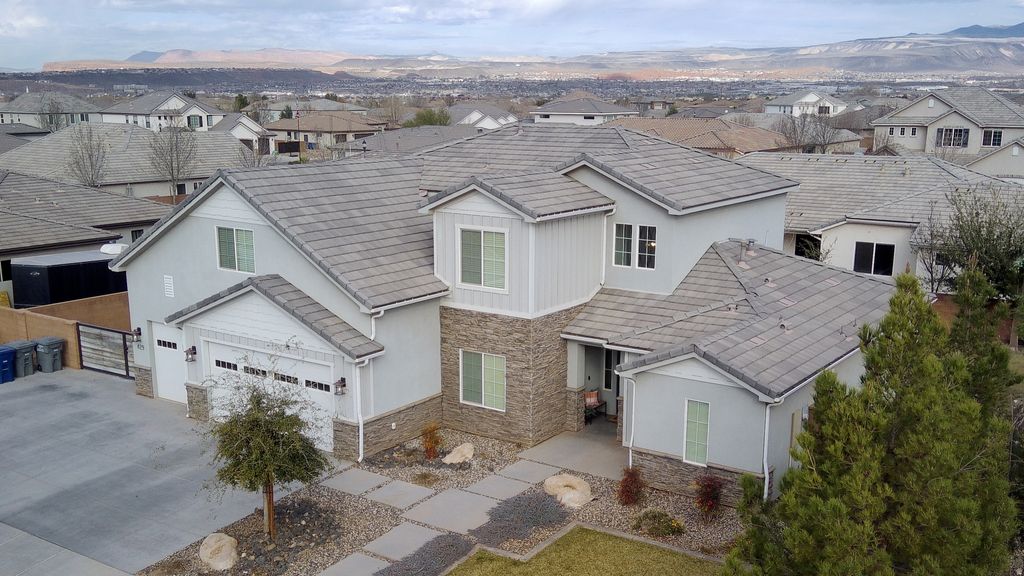 Photo of 429 E TREASURE RD, Washington, UT 84780 (MLS # 2136310)
