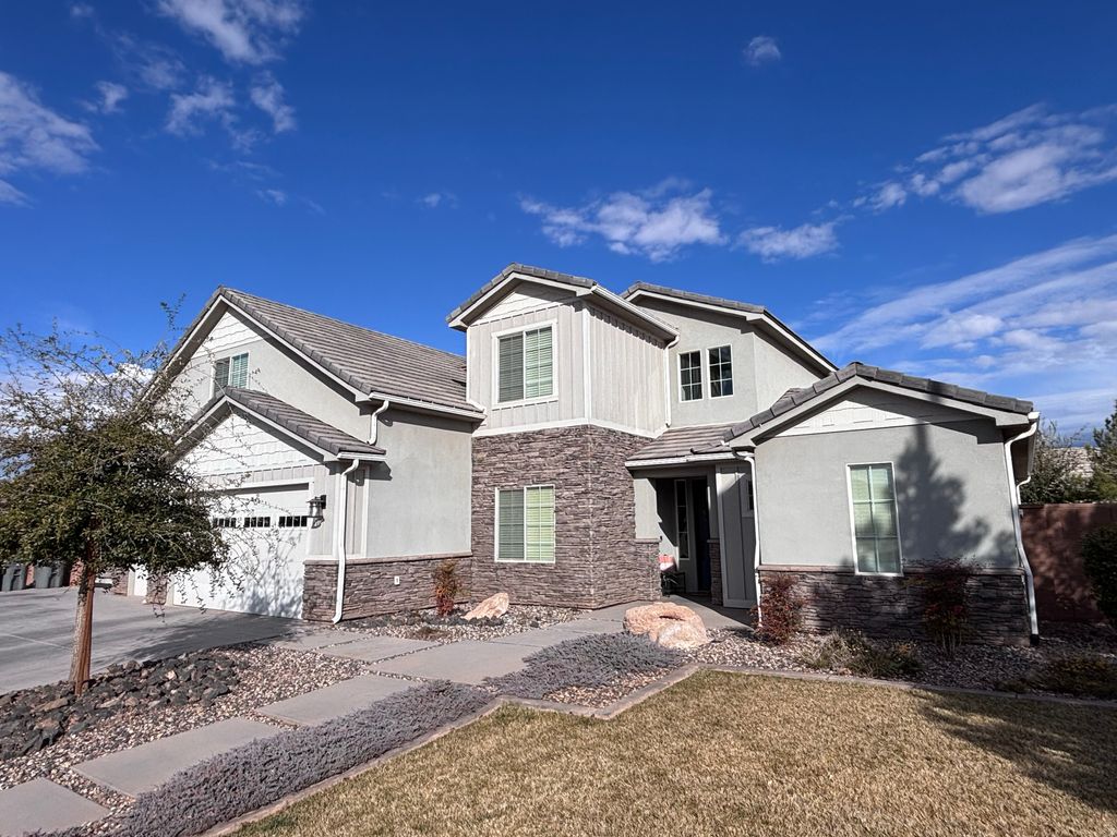Photo of 429 E TREASURE RD, Washington, UT 84780 (MLS # 2136310)