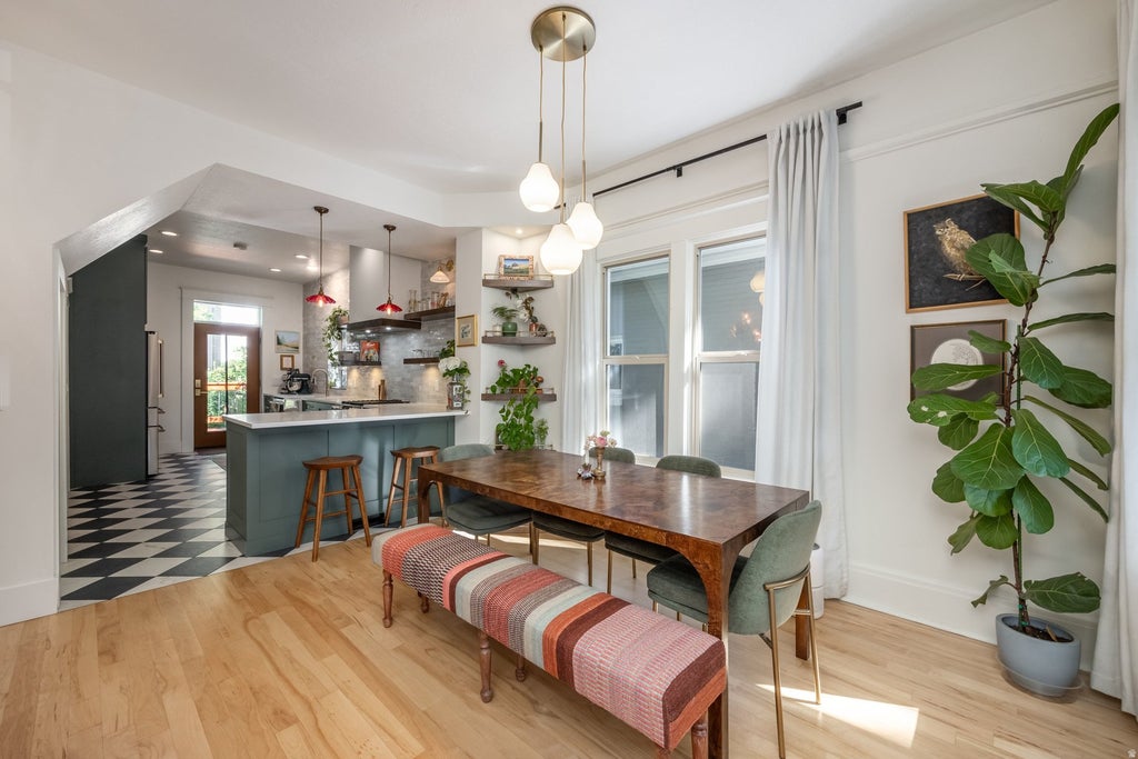 Photo of 995 S LAKE ST E, Salt Lake City, UT 84105 (MLS # 2184179)