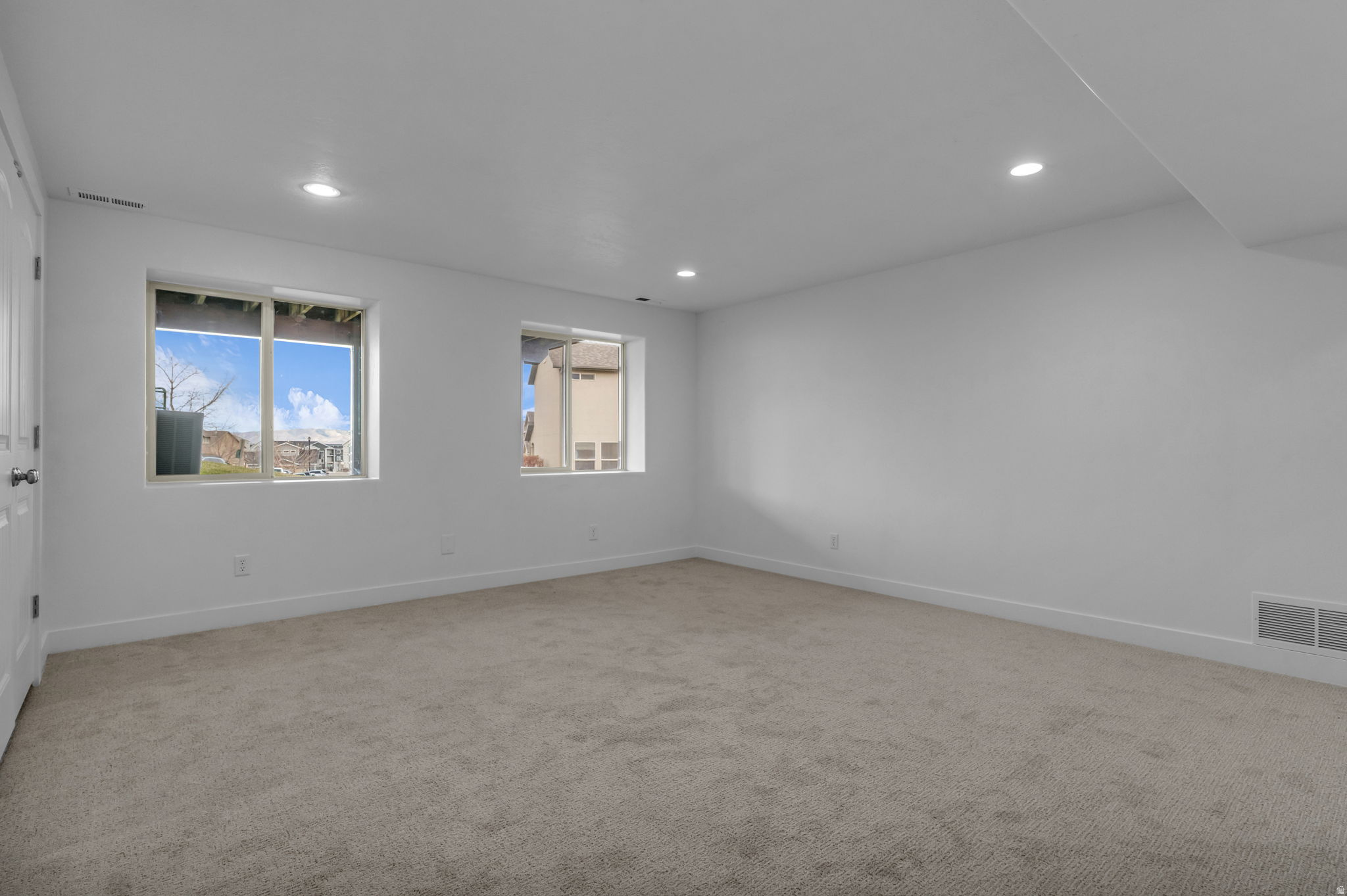 WHISPERING WILLOWS - Residential