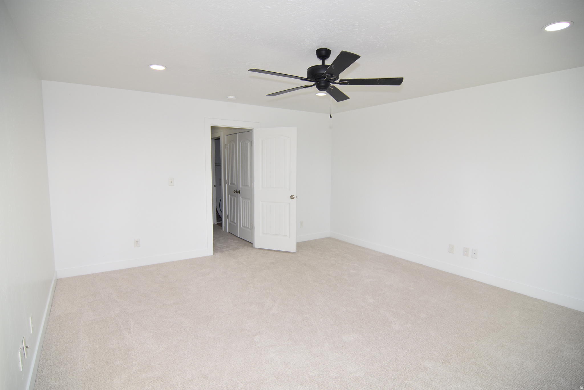 WHISPERING WILLOWS - Residential