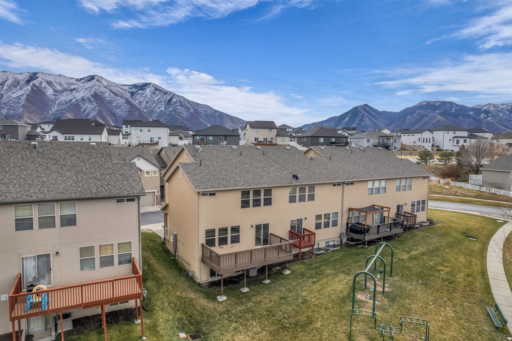 WHISPERING WILLOWS - Residential