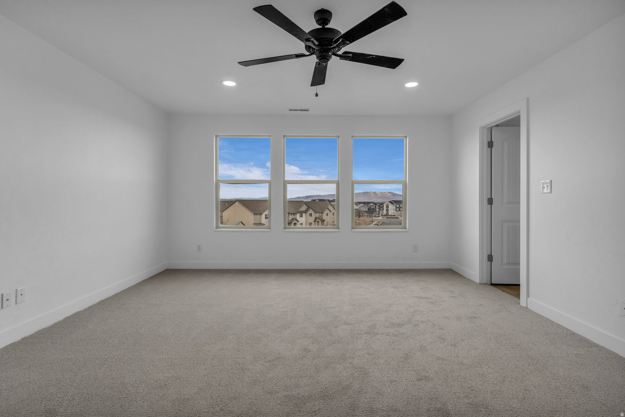 WHISPERING WILLOWS - Residential