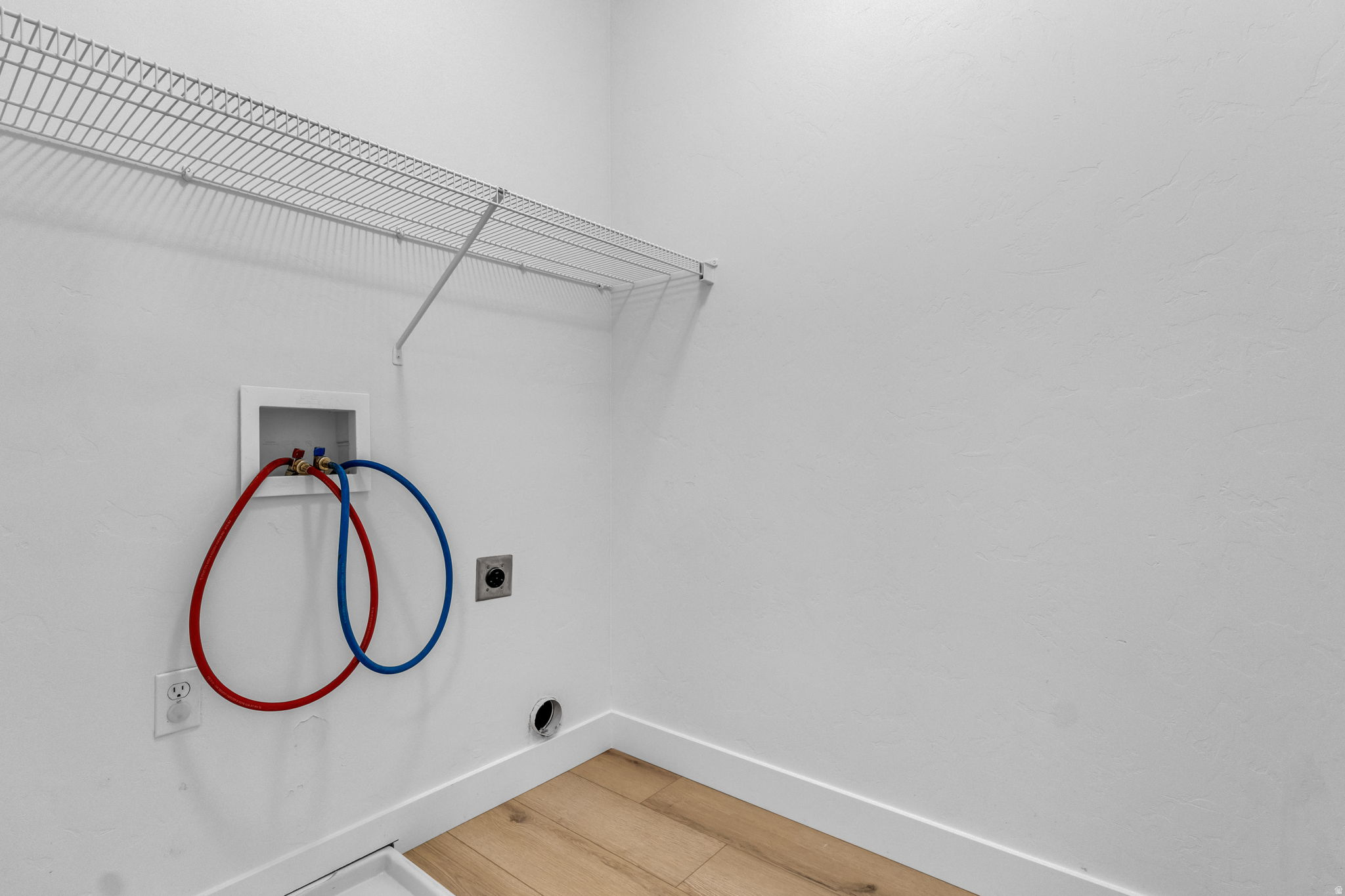 WHISPERING WILLOWS - Residential