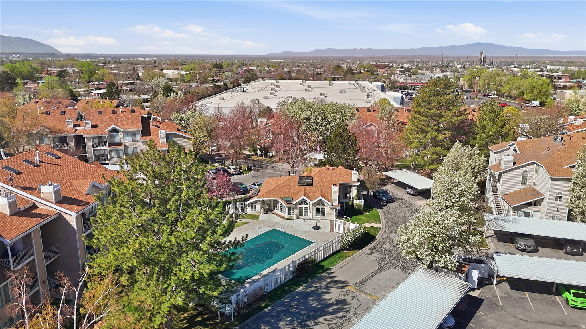 CARRIAGE CROSSING - Residential