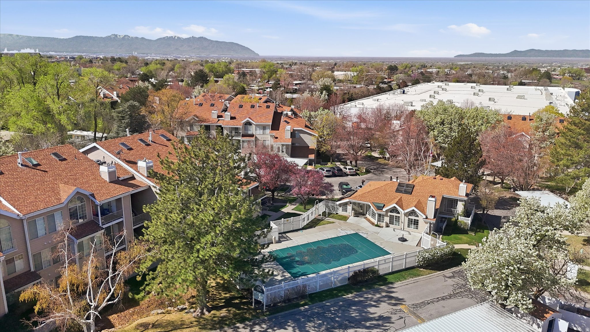 CARRIAGE CROSSING - Residential