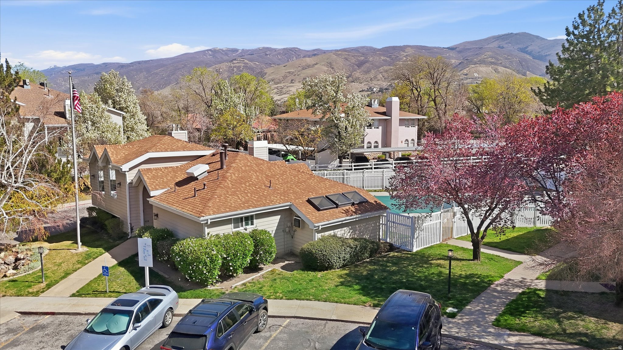 CARRIAGE CROSSING - Residential