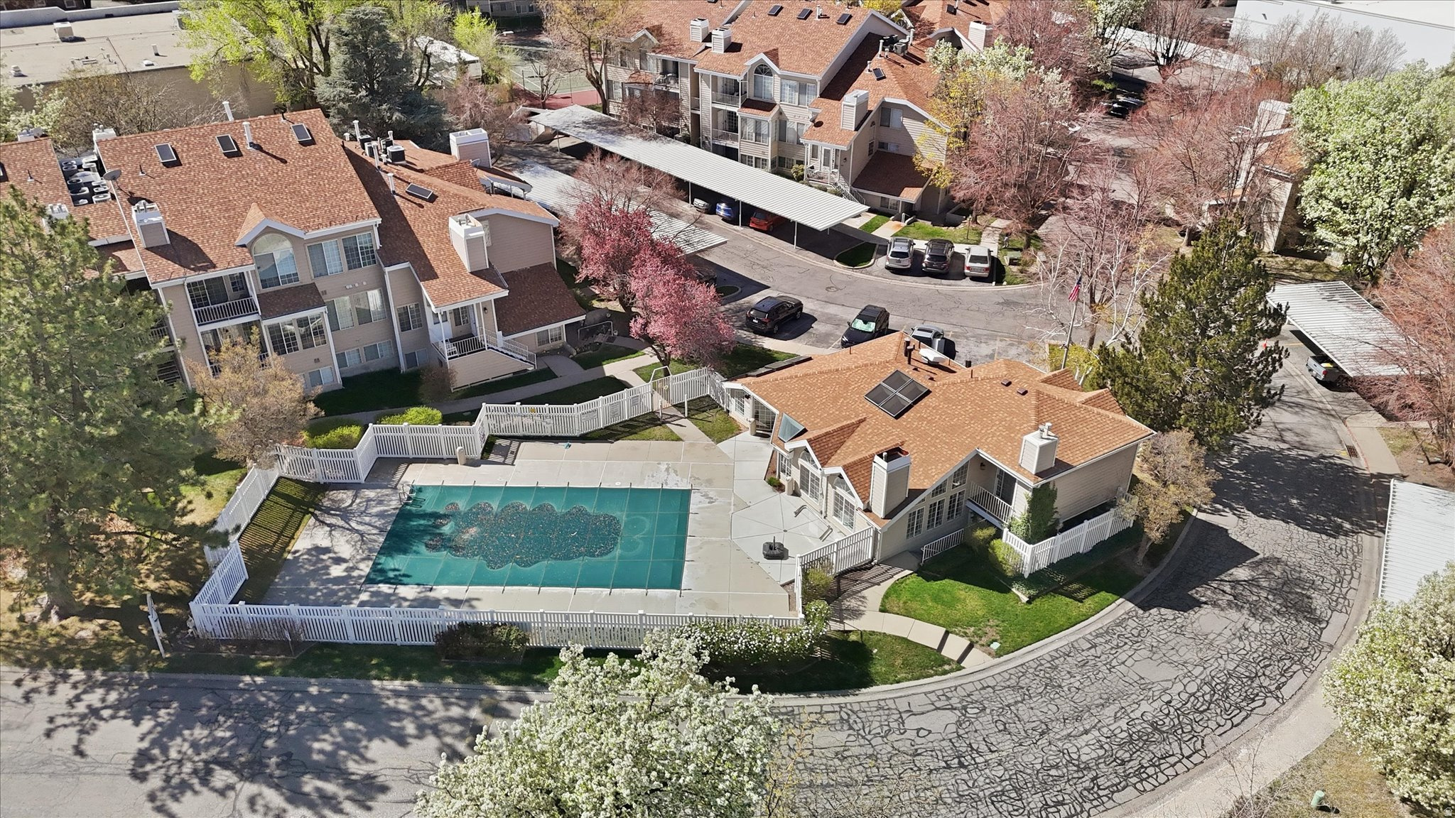 CARRIAGE CROSSING - Residential