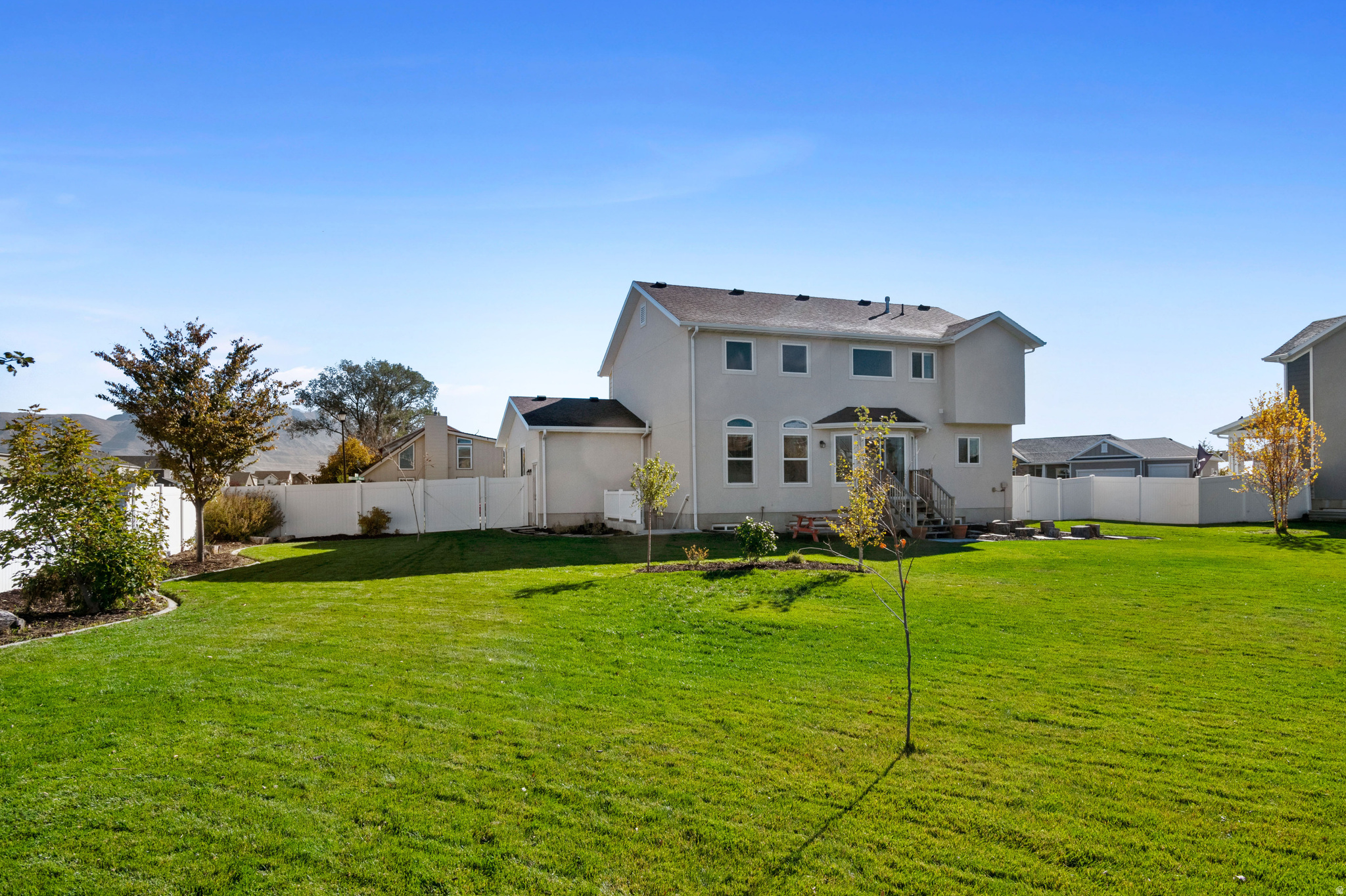 STONES CORNER - Residential