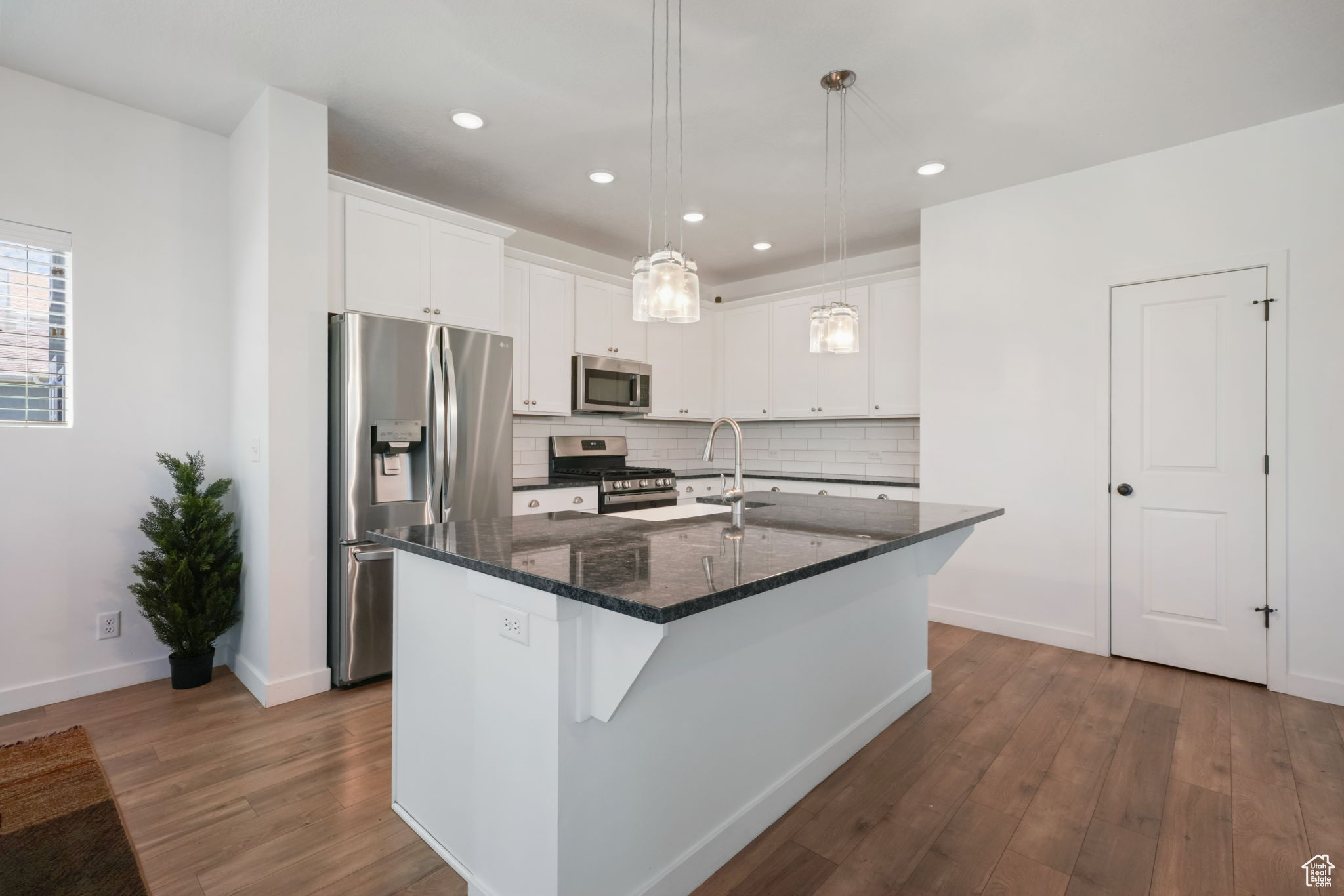 CEDAR CANYON - Residential