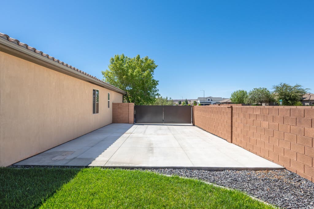 Photo of 3384 W 2650 S, Hurricane, UT 84737 (MLS # 2180298)