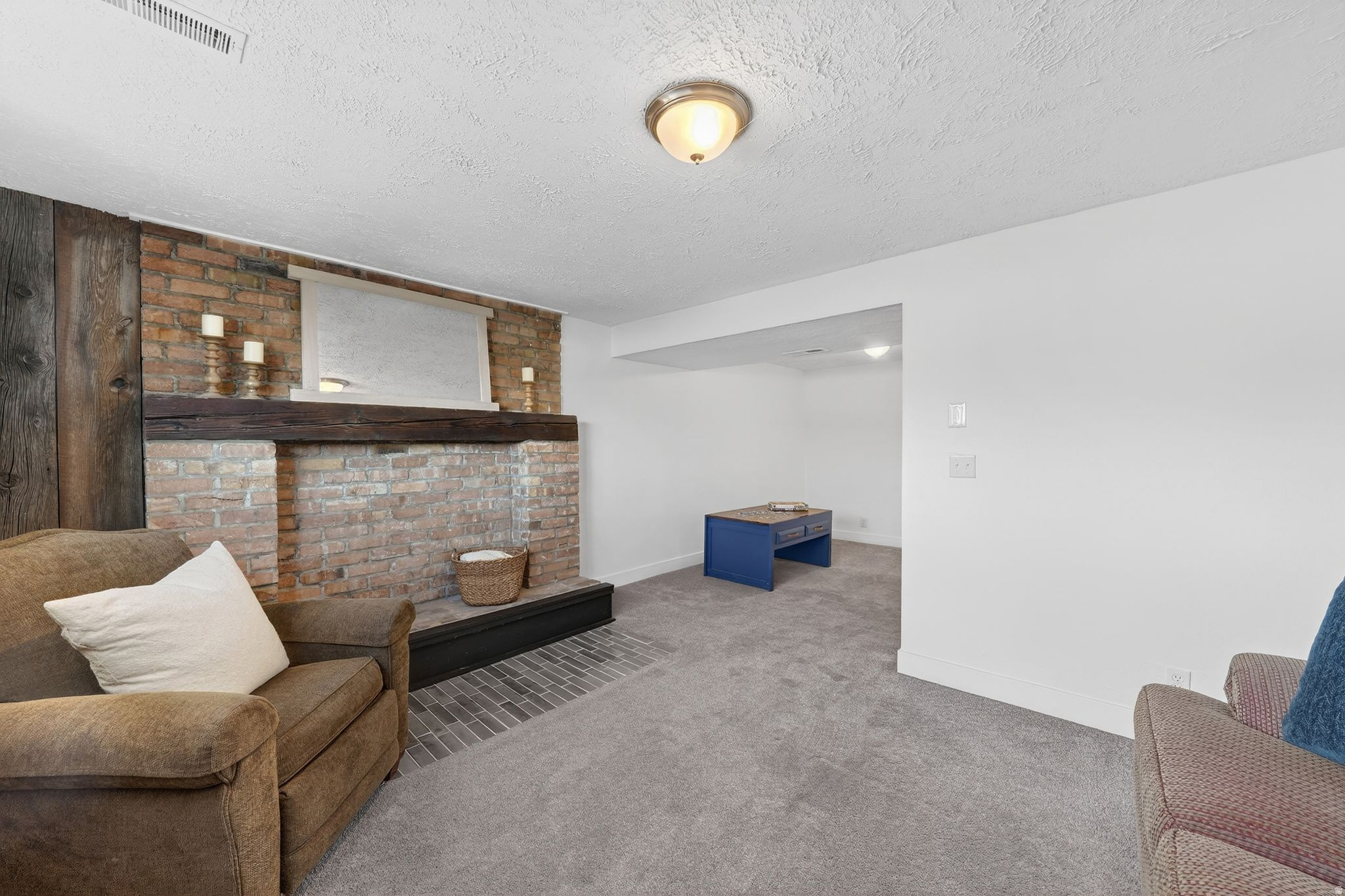 HAZELHURST #4 - Residential