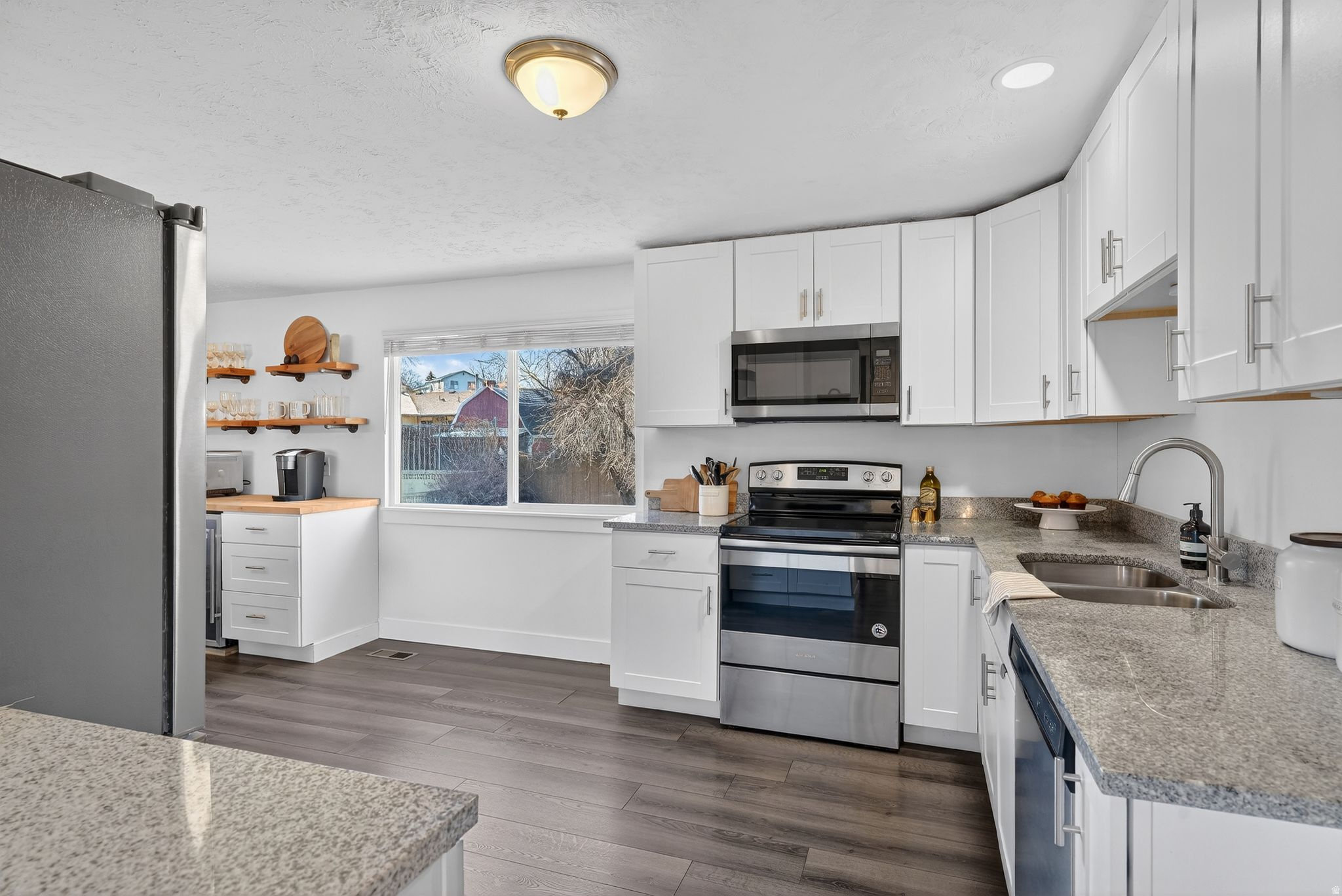 HAZELHURST #4 - Residential