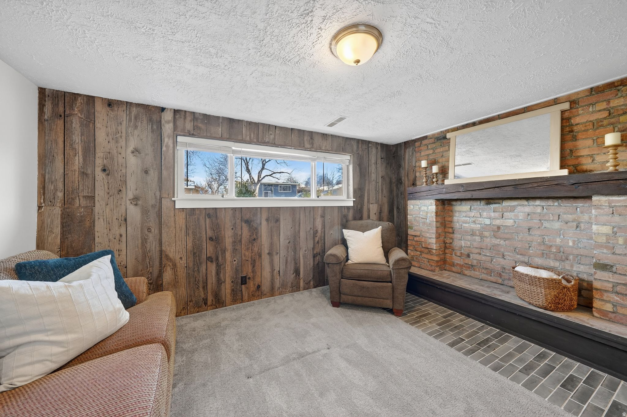 HAZELHURST #4 - Residential