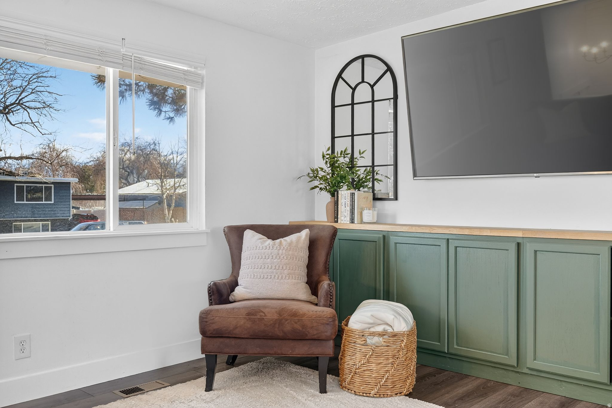 HAZELHURST #4 - Residential