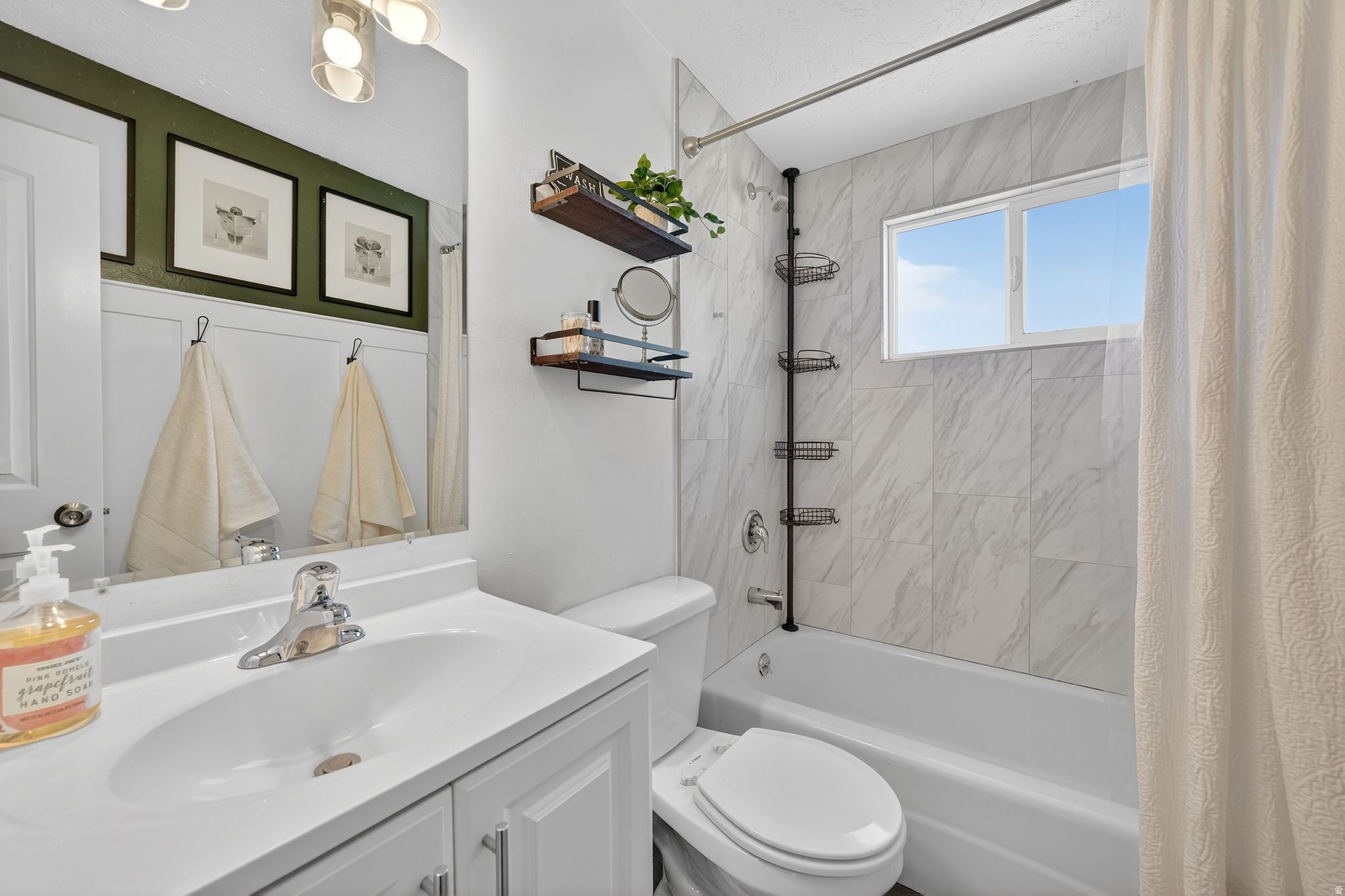 HAZELHURST #4 - Residential