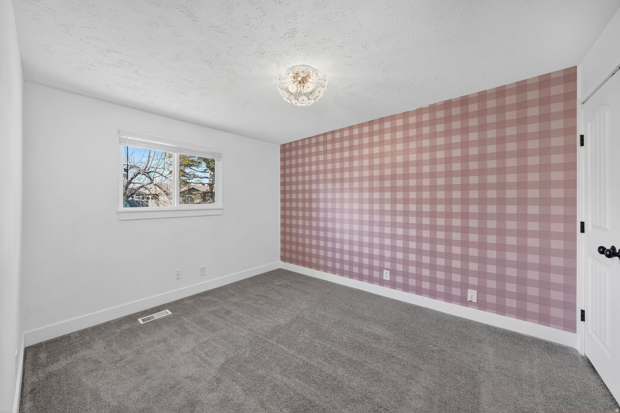 HAZELHURST #4 - Residential