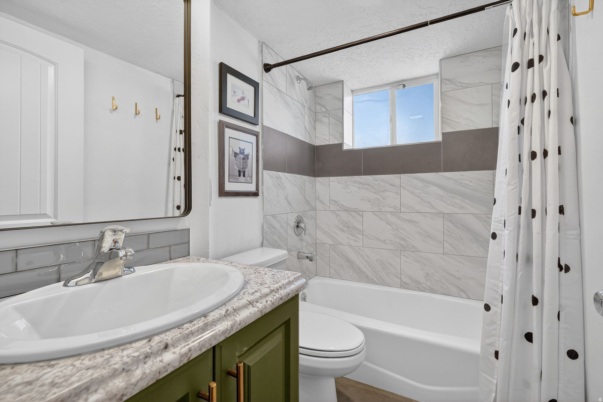 HAZELHURST #4 - Residential