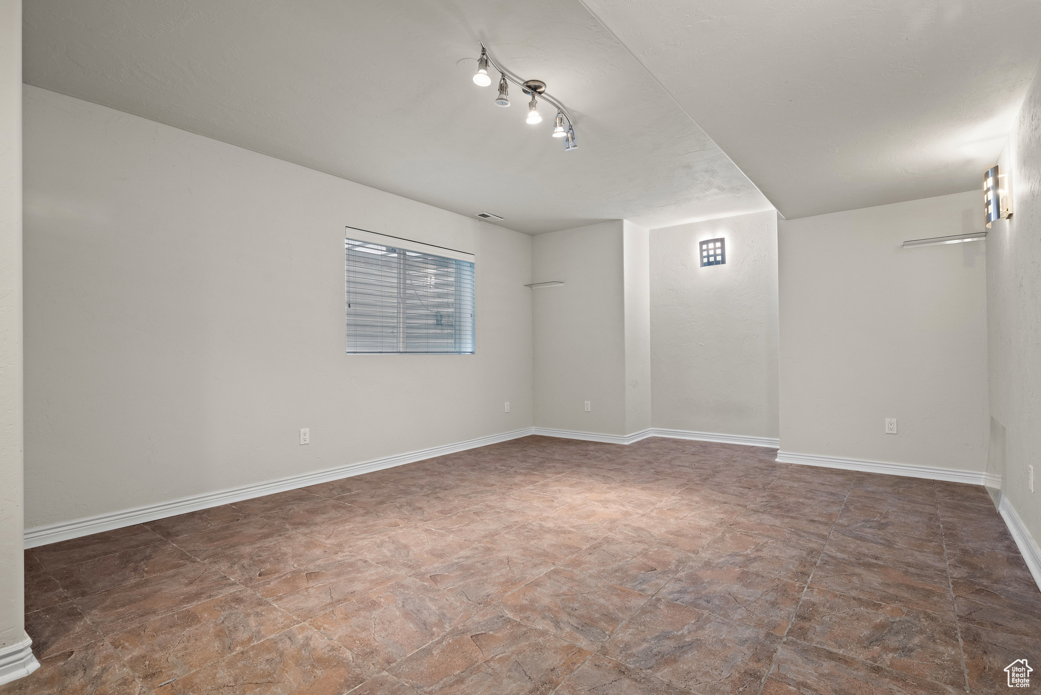 4838 S Brown Villa Cv, Taylorsville, Utah image 33