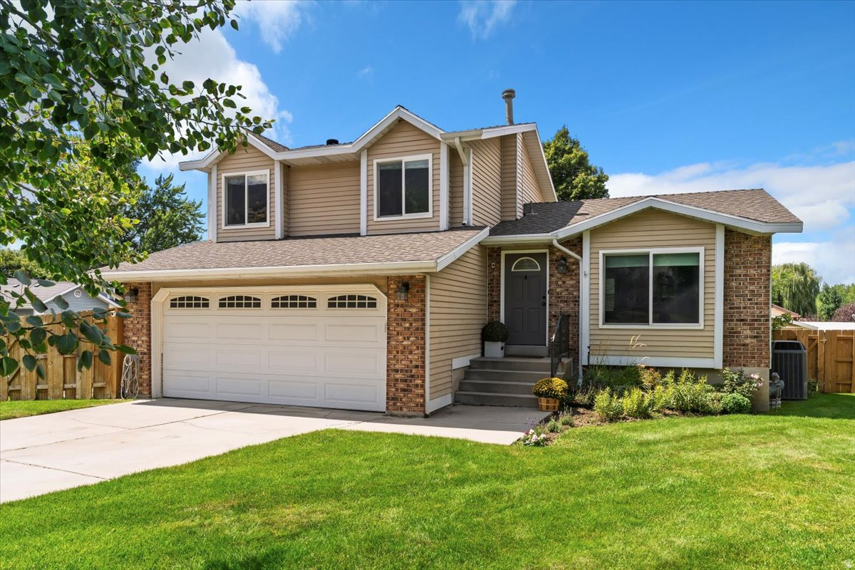 COUNTRY HILLS - Residential