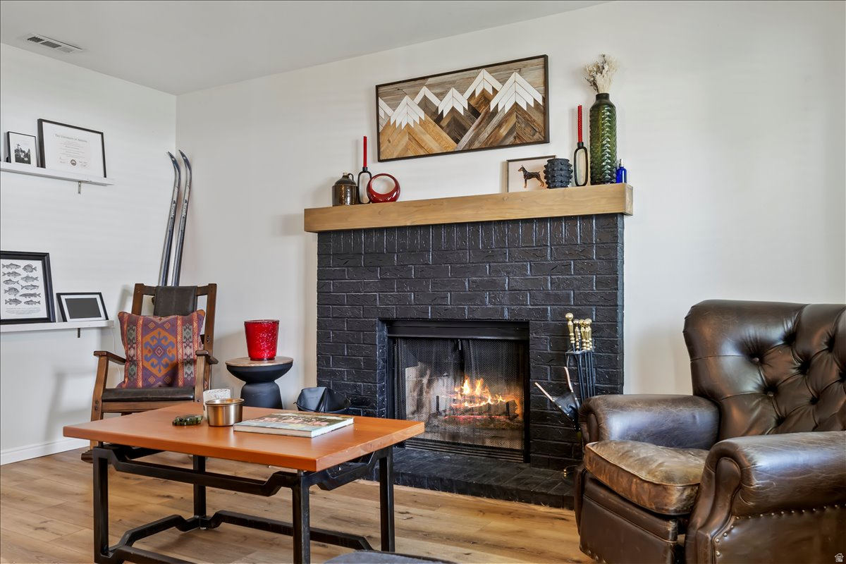 COUNTRY HILLS - Residential