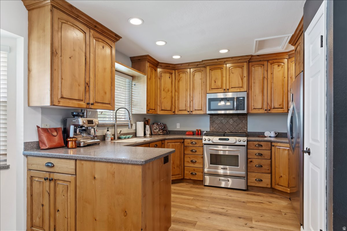 COUNTRY HILLS - Residential