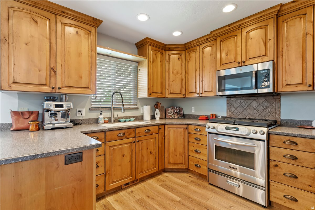 COUNTRY HILLS - Residential