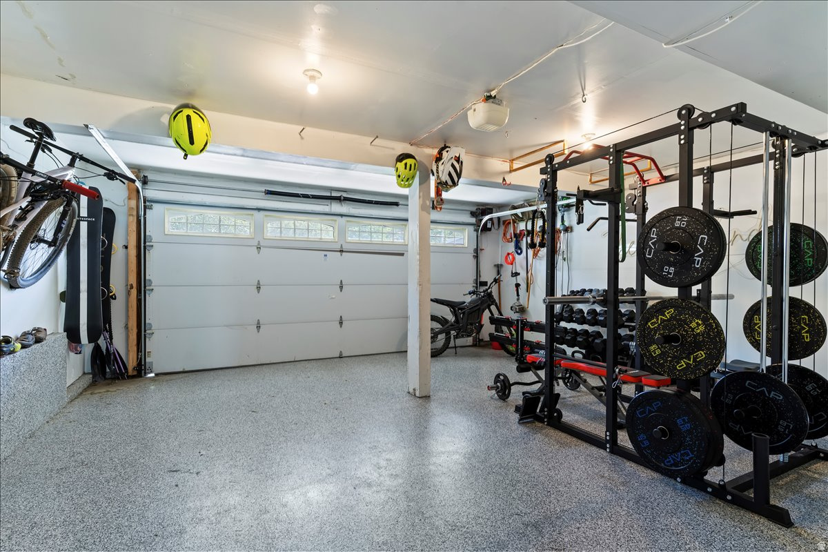 COUNTRY HILLS - Residential