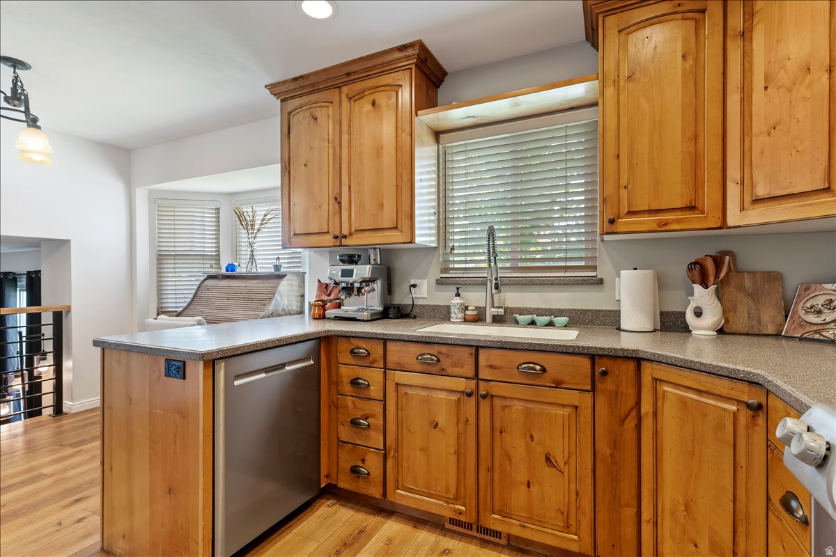 COUNTRY HILLS - Residential