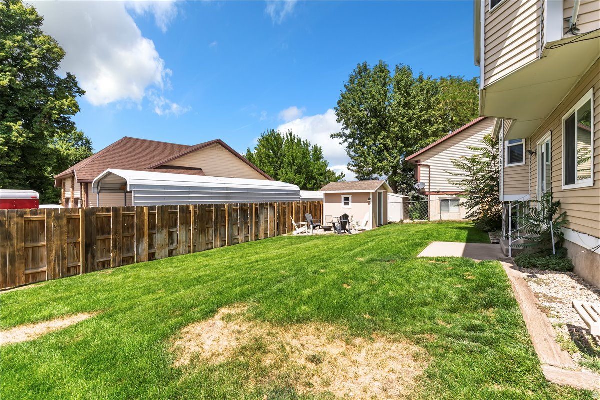 COUNTRY HILLS - Residential