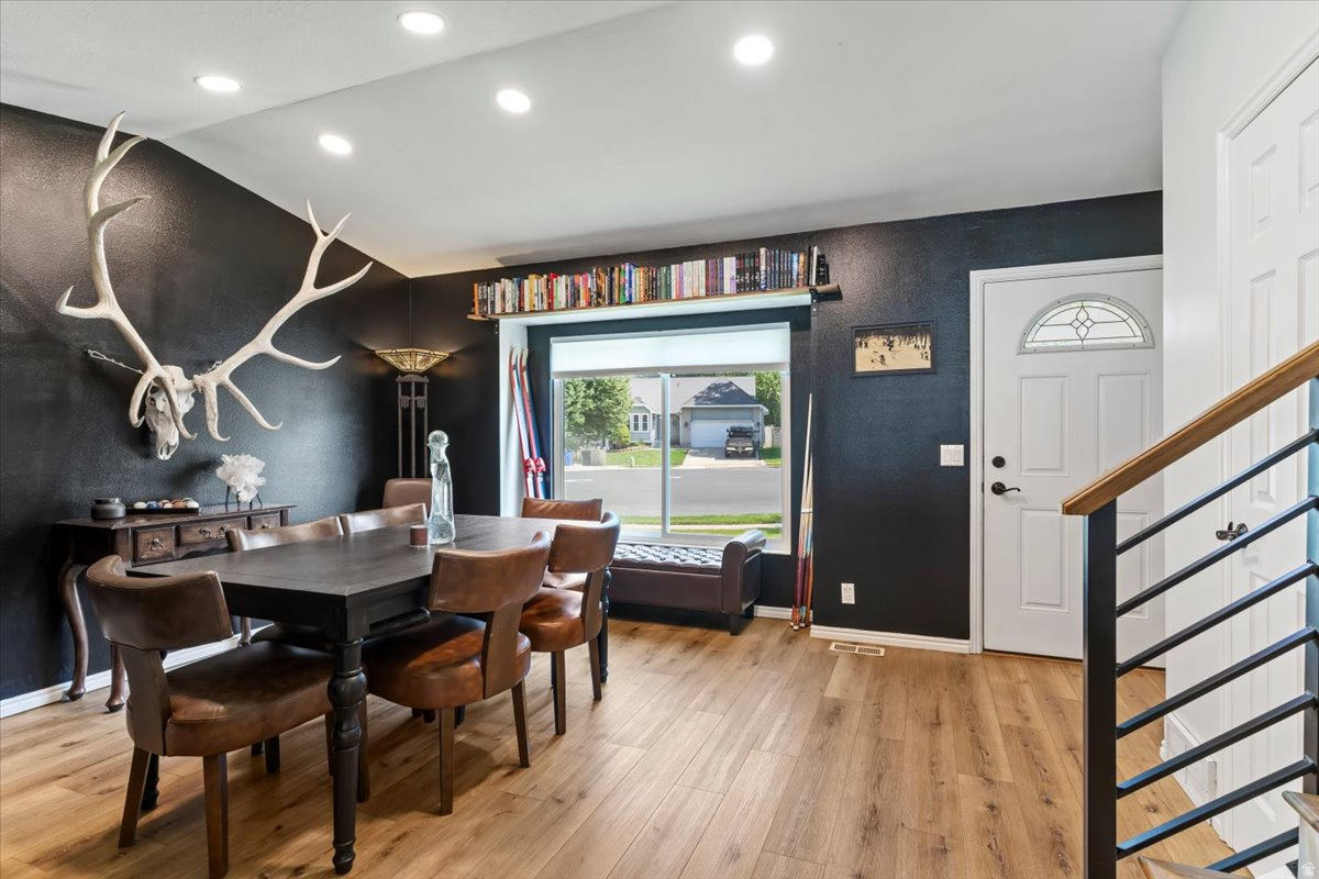 COUNTRY HILLS - Residential