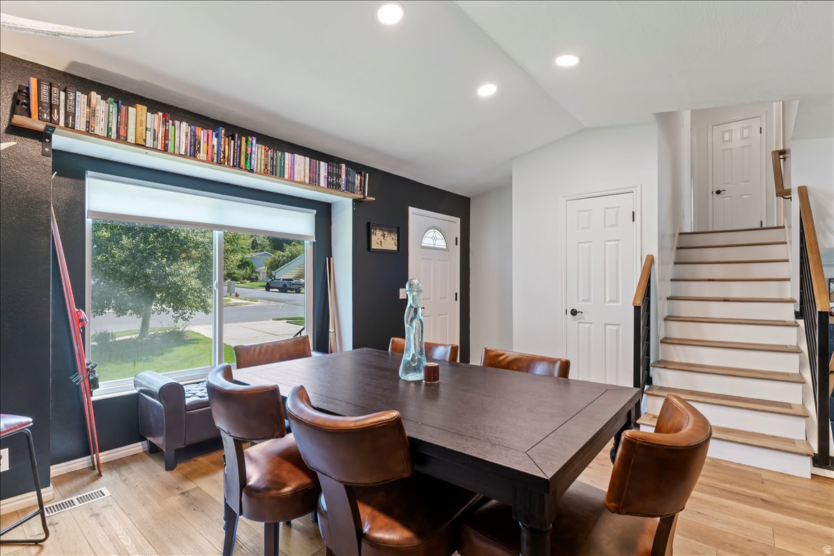 COUNTRY HILLS - Residential