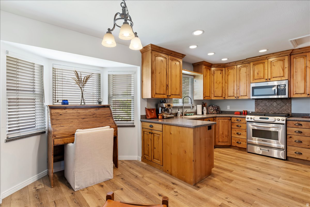 COUNTRY HILLS - Residential