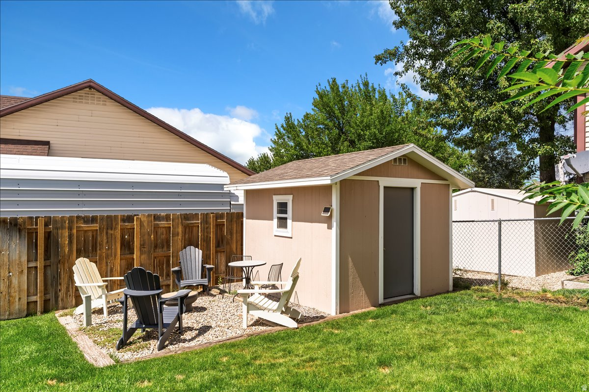 COUNTRY HILLS - Residential