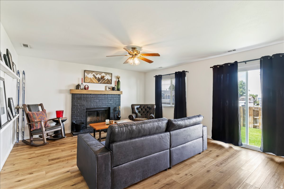 COUNTRY HILLS - Residential