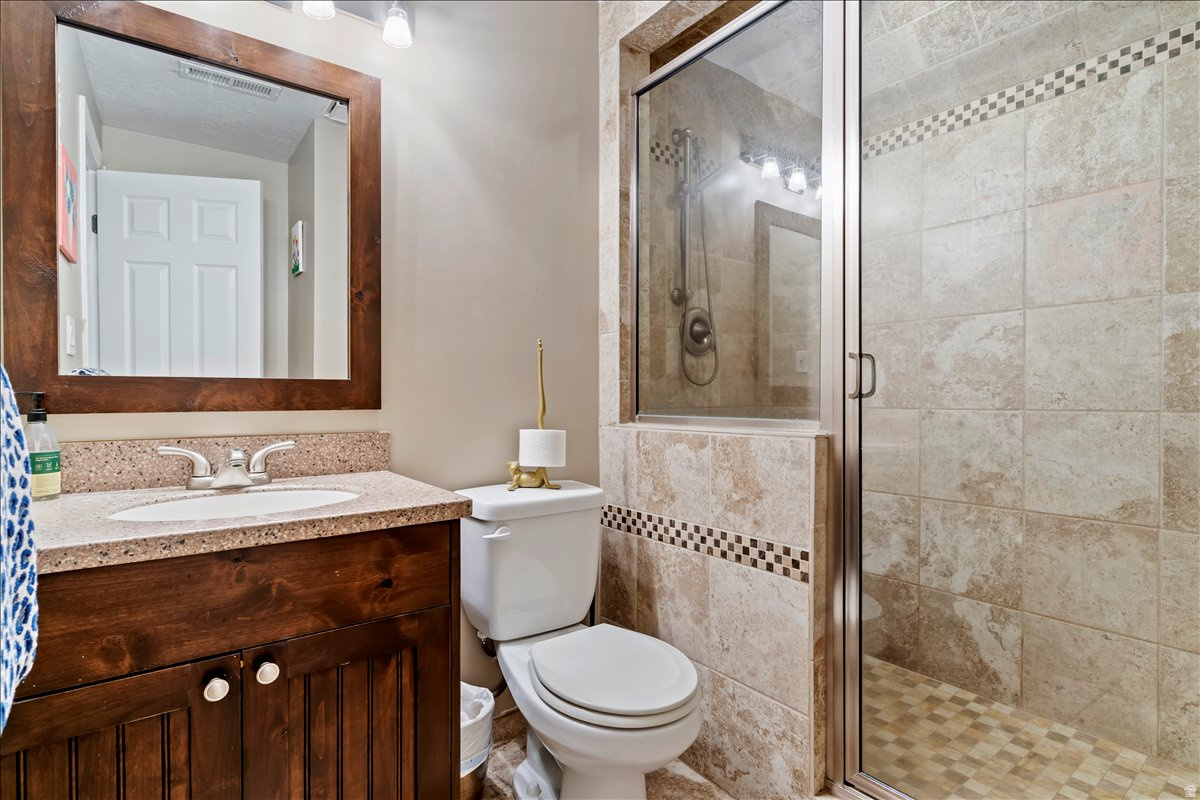 COUNTRY HILLS - Residential