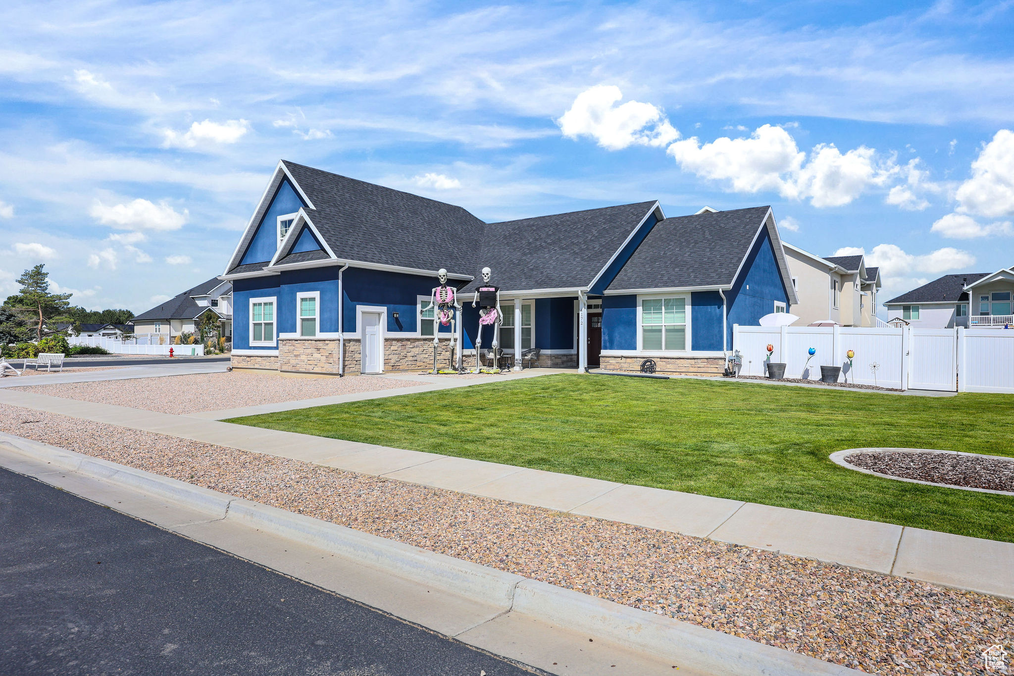 HALCYON ESTATES - Residential
