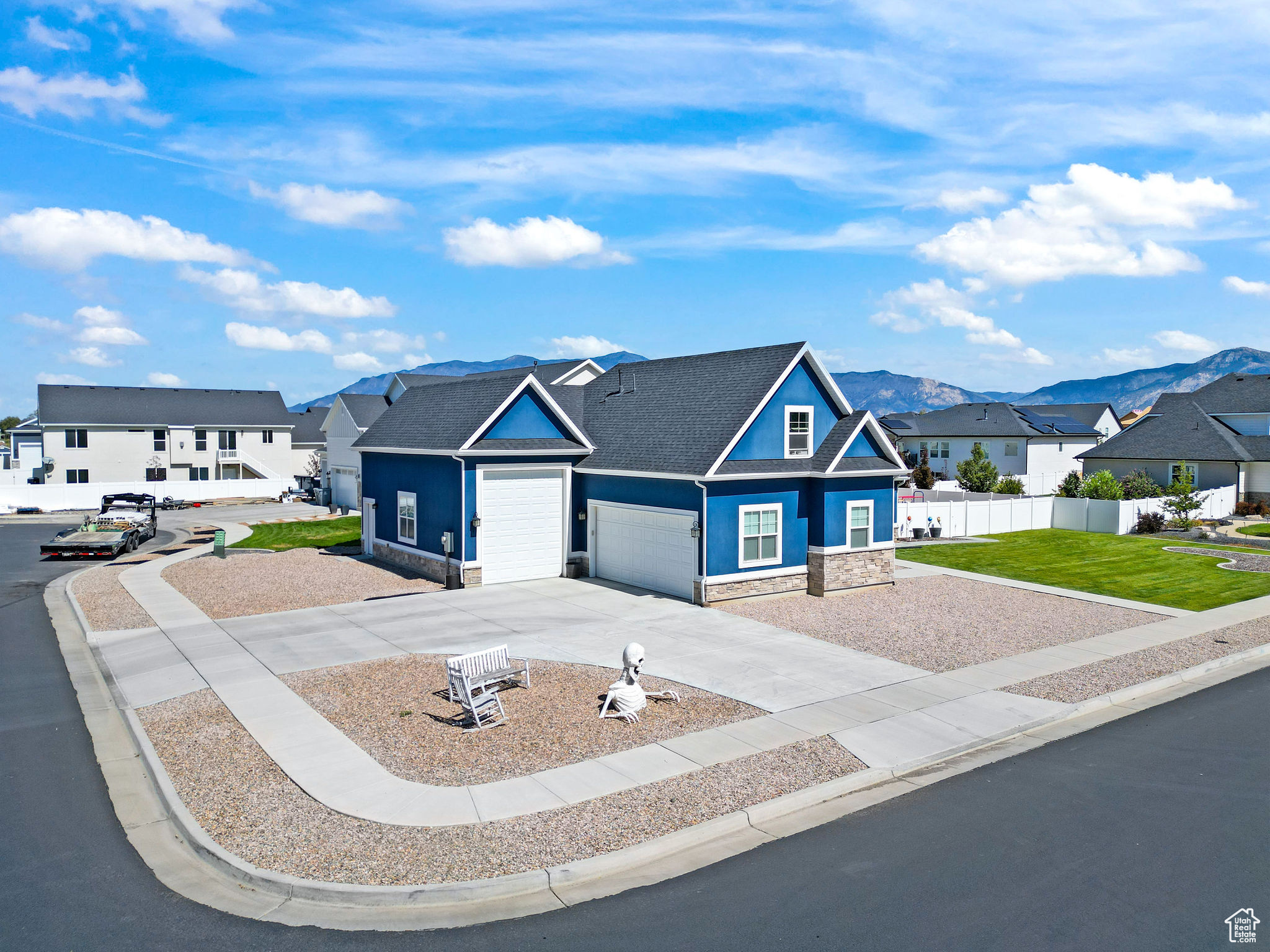 HALCYON ESTATES - Residential