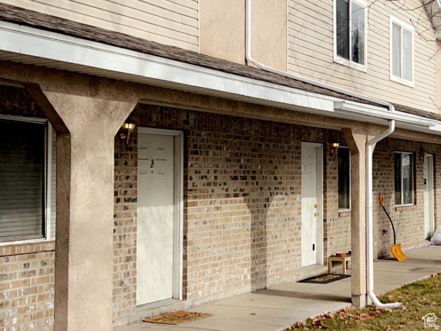 Schedule your showing today for this fantastic townhome available for rent! Nestled in a quiet, centrally located neighborhood, this home offers easy access to major freeways, great shopping, and a variety of popular dining options. The spacious floor plan features 2 bedrooms and 1.5 bathrooms, along with washer and dryer hookups, central air conditioning, and covered parking for added convenience.  The lease term is 12 months, and pet lease options are available. Don't miss this opportunity to enjoy comfort, convenience, and location all in one place!