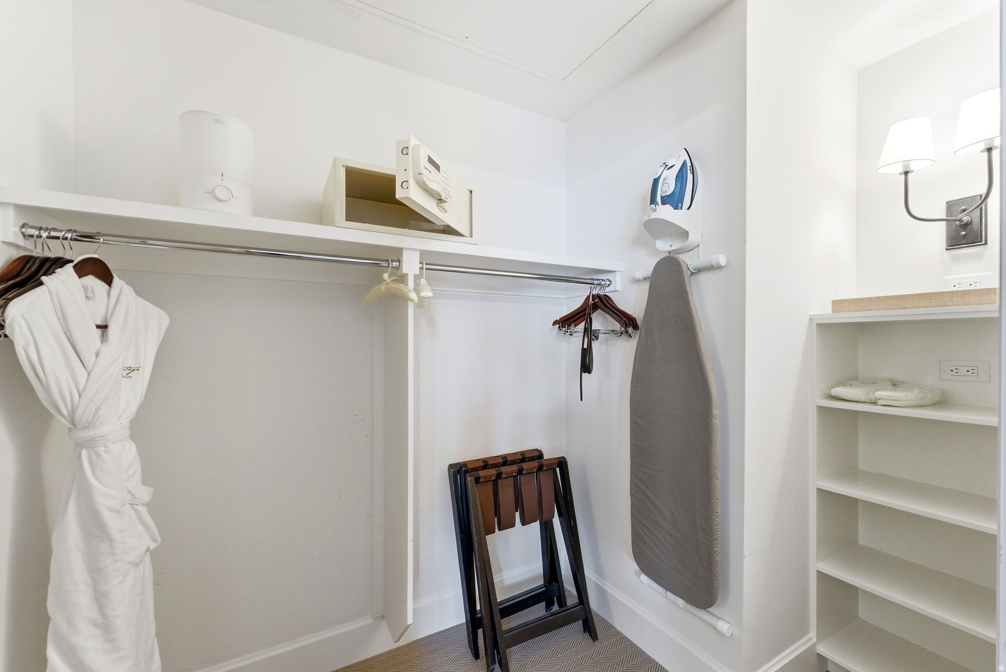 MONTAGE - Residential