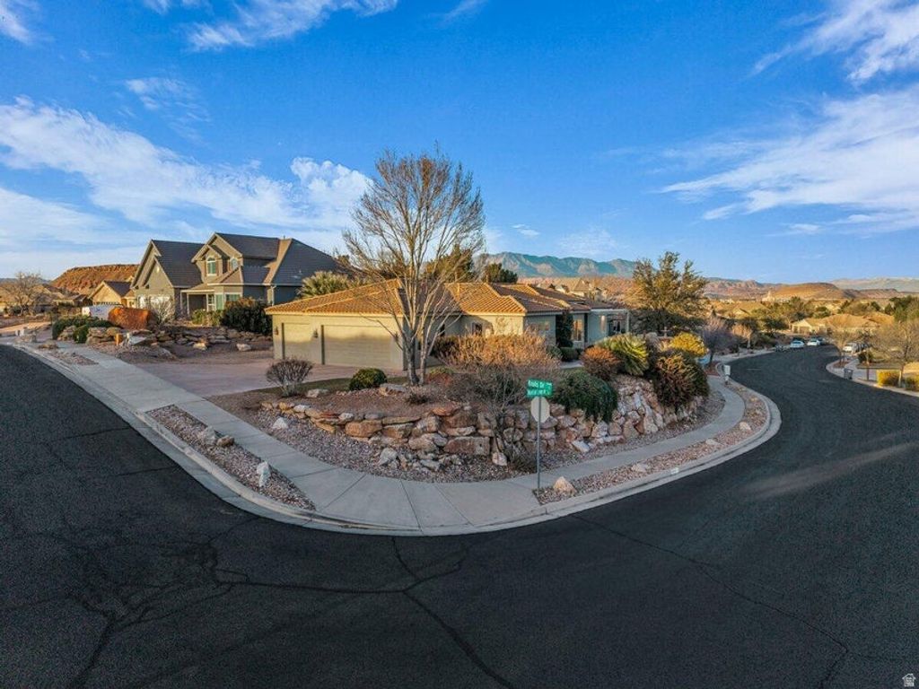 Photo of 2970 S MOUNTAIN LEDGE DR, Saint George, UT 84790 (MLS # 2142154)