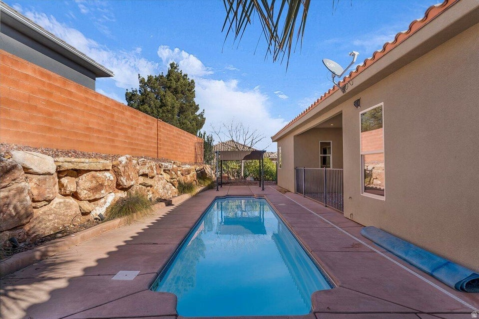 KNOLLS AT LITTLE VALLEY 3 - Residential