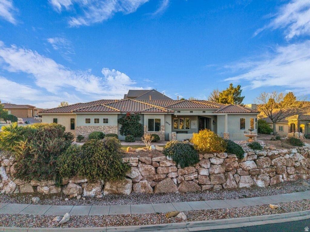 Photo of 2970 S MOUNTAIN LEDGE DR, Saint George, UT 84790 (MLS # 2142154)